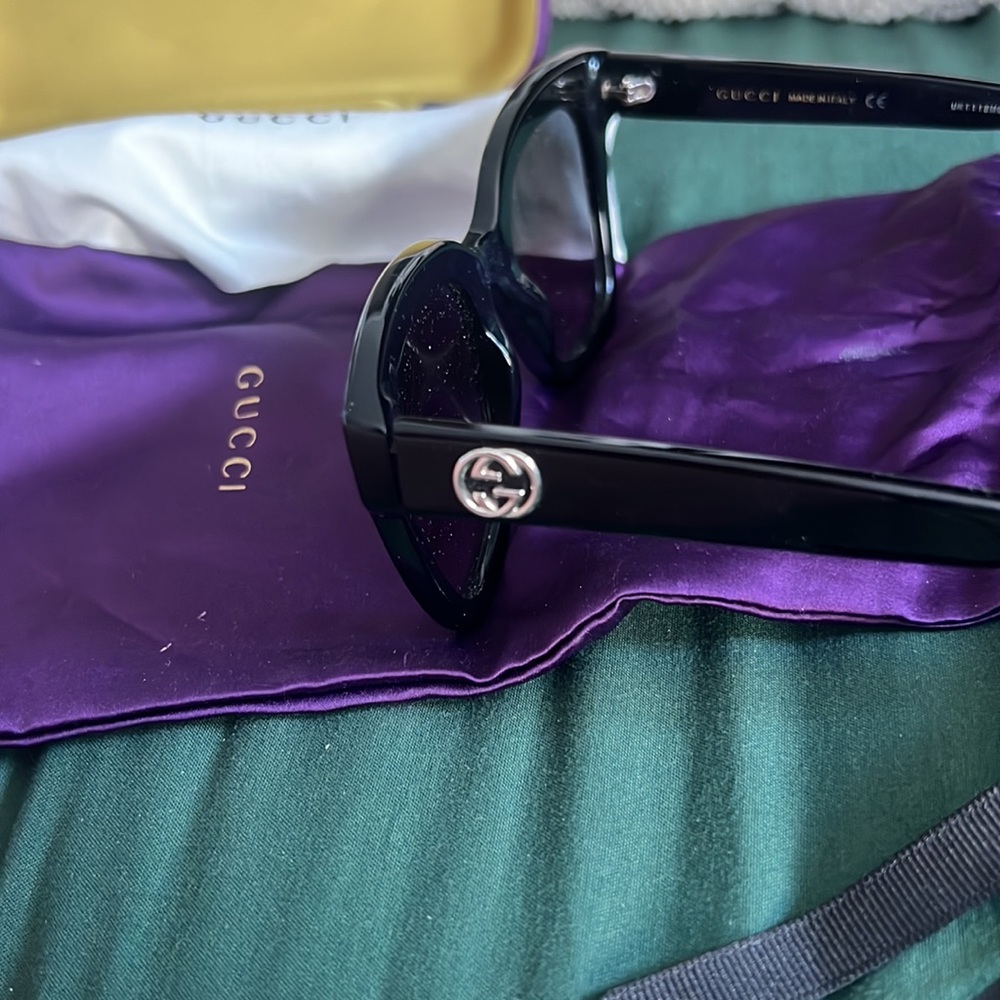 Gucci Glossy Black Oversized Cat Eye Sunglasses - Picture 3 of 7